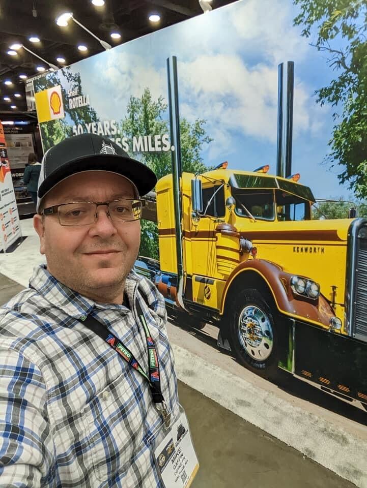 Selfie of influencer The Boston Trucker in front of a Shell Rotella SuperRigs sign
